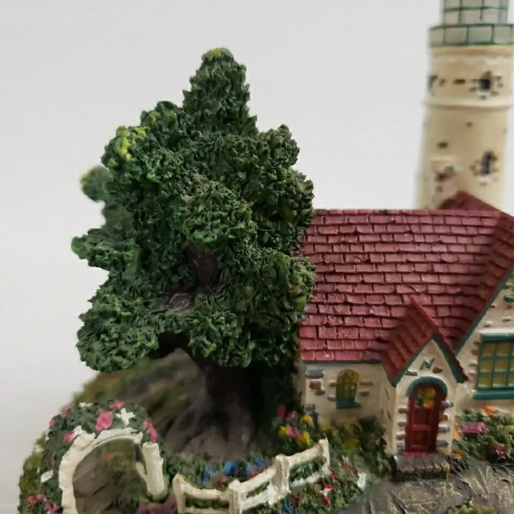 Thomas Kinkade Beacon of Hope Seaside Memories Lighted Lighthouse Figurine